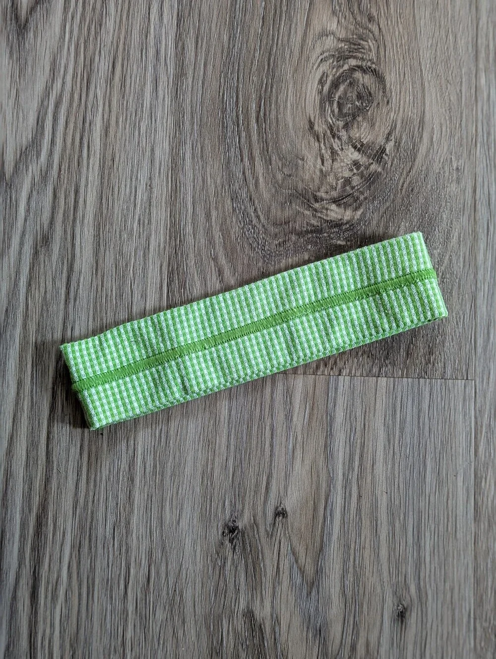 Lululemon Women's Headband Bright Green Gingham Plaid EUC Athletic Wear